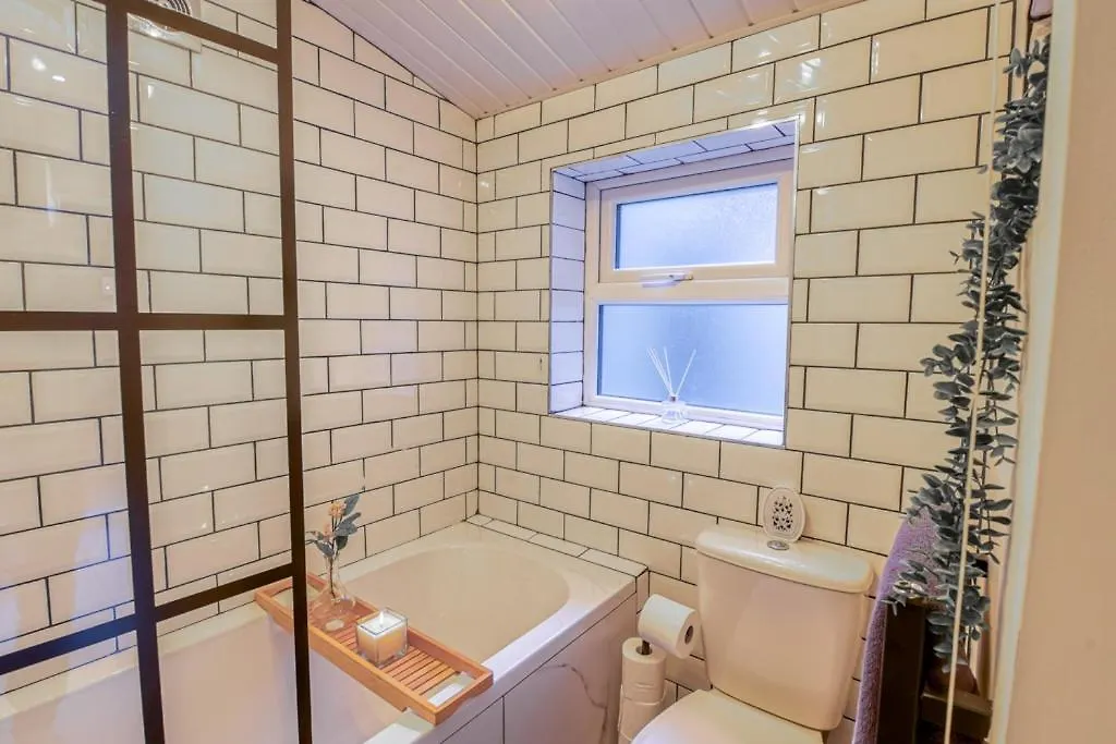 Charming City Home, Beside The Serene Ormeau Park Μπέλφαστ Σπίτι διακοπών